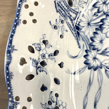 Fruit test / fruit bowl / colander / fruit strainer - on foot - with punched out holes / hearts in the top edge - Minton &amp; Co -