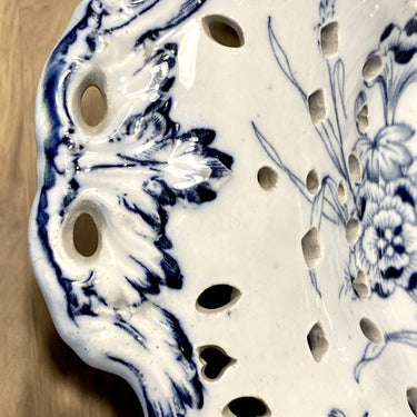 Fruit test / fruit bowl / colander / fruit strainer - on foot - with punched out holes / hearts in the top edge - Minton &amp; Co -