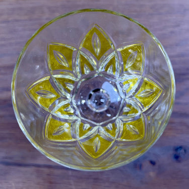 Glas auf Fuß - VMC Reims (Verreries Mècaniques Champenoises) - Harlekin in Gelb