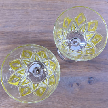 Glas auf Fuß - VMC Reims (Verreries Mècaniques Champenoises) - Harlekin in Gelb