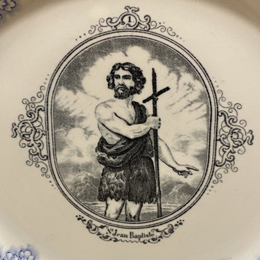 Dekoteller / Speiseteller - Boch Frères Keramis - Dekor St. Jean Baptiste in schwarz/weiß - mit blau/weißem Blumenrand