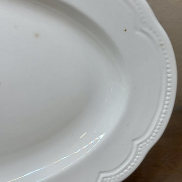 Schüssel / Teller - größer, oval, Modell - Boch - Dekor in cremeweißer Farbe