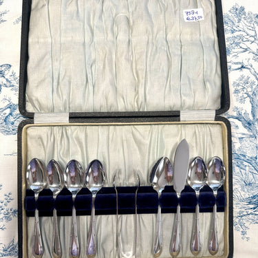 Coffee spoons / Tea spoons plus sugar tongs, sugar spoon and butter knife - 9-piece set