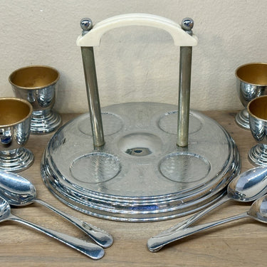 Eierrek / Eierhouder - gemaakt in chrome met early plastic handgreep