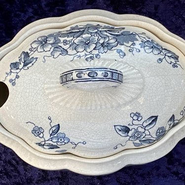 Sauce tureen – Sauceboat –S. Hancock &amp; Sons Stoke on Trent England – Rd No 171380 – Decorated with liquid blue flowers