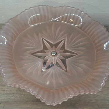 Präsentationsschale / Keksschale - Modell aus rosa Milchglas auf Chromsockel