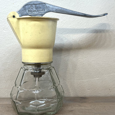 Cream Maker / Clotted Cream Maker - Bel Jubilee Series - geel bakelieten bovenstuk - glazen onderstuk met grotere vlakken