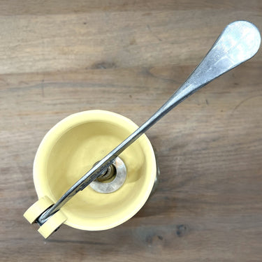 Cream Maker / Clotted Cream Maker - Bel Jubilee Series - geel bakelieten bovenstuk - glazen onderstuk met grotere vlakken