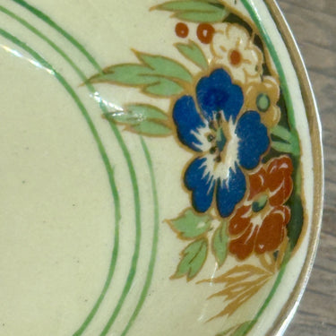 Sauslepel - ongemerkt - uitgevoerd met een crème ondergrond en blauwe en rode bloemetjes