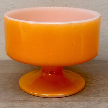 Desserschaaltje / Sorbetschaaltje - op voet - Federal Glass - Heat Proof U.S.A - uitgevoerd in oranje kleur