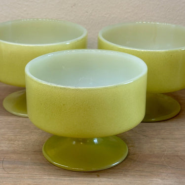 Dessertschale / Sorbetschale - auf Fuß - Federal Glass - Heat Proof USA - in grüner Farbe