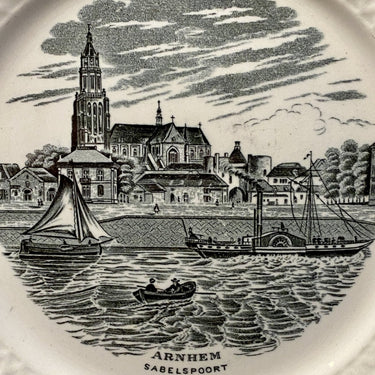 Dessert plate – Petrus Regout – series Netherlands – decor ARNHEM – SABELSPOORT