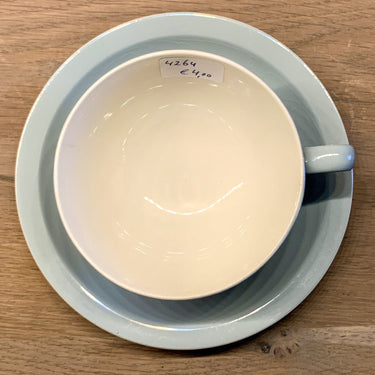 Kop en schotel in celadon grijs-blauwe kleur - Petrus Regout jaren 1950