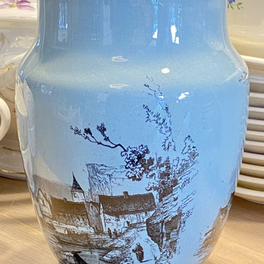 Cachepot / Vase / Ompot - höheres Modell grün-blau/grün glasiert mit schwarzem Dekor einer Küstenstadt - Sarreguemines
