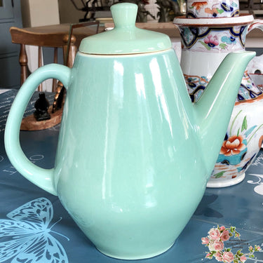 Koffiepot – met bolle buik – pastelgroen (donkerder) – gemerkt, maar merk niet bekend.