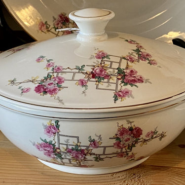 Terrine - porcelain - Koenigszelt (Made in Poland, 1945 - 1957)