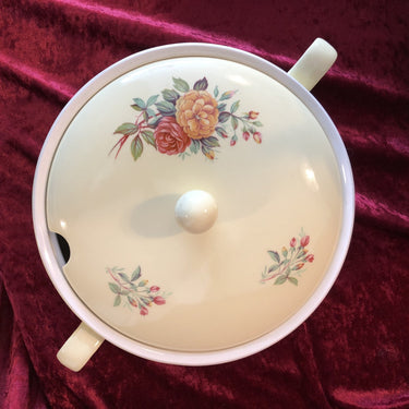 Terrine / soup tureen - higher model - Petrus Regout - model DESIREE - pastel yellow with DAHLIA decor