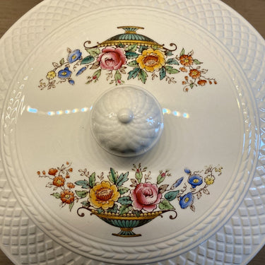 Terrine / tureen - Spode - model: Spode's Mansard Copeland - decor of a vase with flowers in pink, orange, blue and yellow