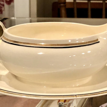 Gravy boat / sauce boat - Petrus Regout Maastricht - model STRAND