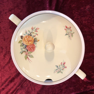 Terrine / soup tureen - lower model - Petrus Regout - model DESIREE - pastel yellow with DAHLIA decor