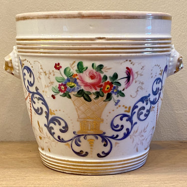 Cachepot / bloempot - porselein - handbeschilderd - décor van een mand/vaas met rozen en andere bloemen