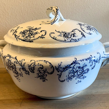 Soup tureen - Petrus Regout - Ortus decor in dark blue
