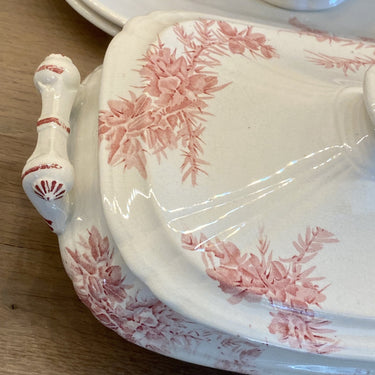 Oblong tureen - curved lid - Wedgwood - ETRURIA GORSE decor red/pink - Rd.No. 153229