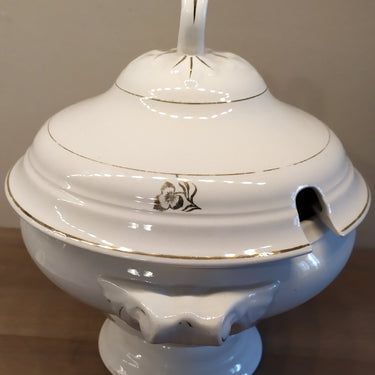Soup tureen - white with gold decoration - Petrus Regout - size 3