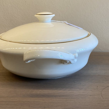 Terrine / Deckeldose - Mosa - cremeweiß mit goldfarbenem Rand