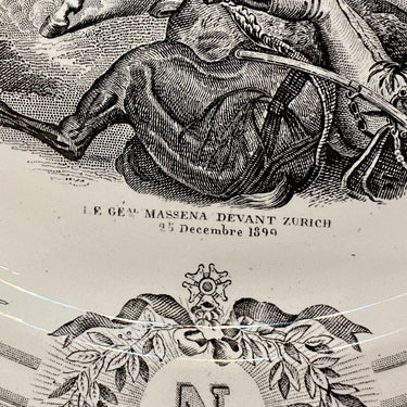 Teller / Zierteller - BF Keramis (Boch Frères Kéramis) - Dekor NAPOLEON, LE GE. MASSENA DEVANT ZÜRICH