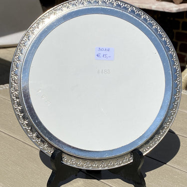 Dienblaadje - rond - aardewerk met een metalen rand - aero decor / spuitdecor