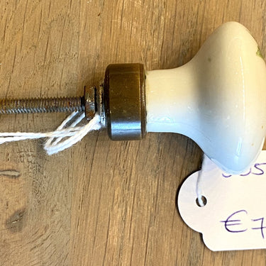 Kastknopje - porselein - met handgeschilderd roosje