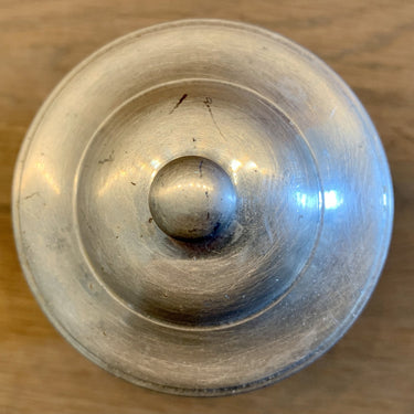 Vorratsdose aus Aluminium mit Aufschrift POIVRE