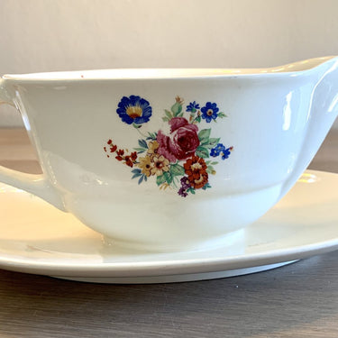 Gravy boat – Petrus Regout – peony decoration on model Boudewijn