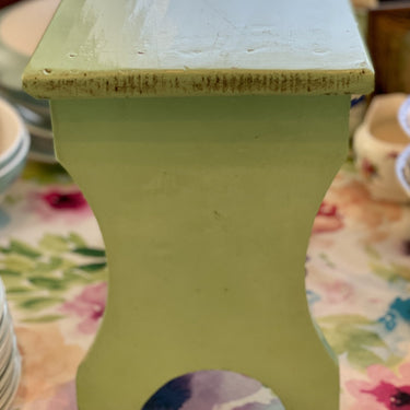 Hocker / Fensterbankhocker / Fensterbanktisch - höheres Modell, grün lackiertes Holz