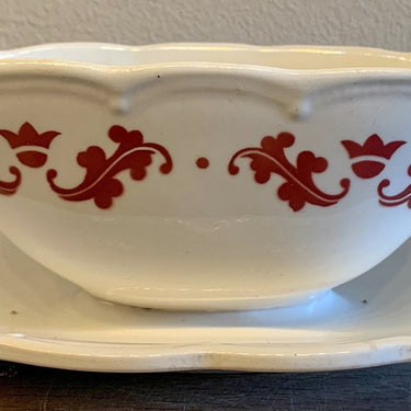 Sauciere / Untertasse - Boch - Form FESTIVAL - Dekor CORONATION rot (EICHENBLATT)