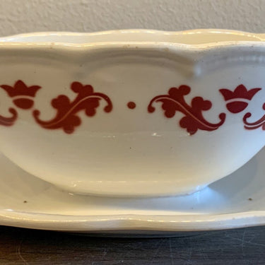 Sauciere / Untertasse - Boch - Form FESTIVAL - Dekor CORONATION rot (EICHENBLATT)