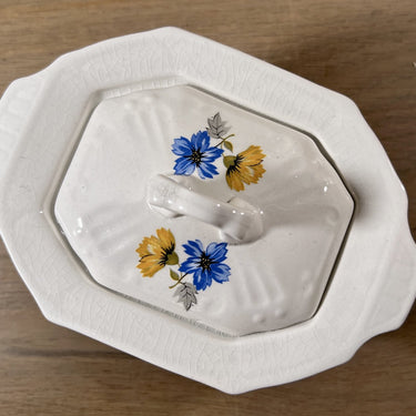 Suikerpot - rechthoekig model - Societe Ceramique Maestricht - décor met blauw/gele (koren)bloemen