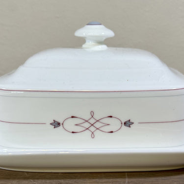 Butter dish - Villeroy & Boch/Heinrich - porcelain dinnerware made between 1980 and 2005 - ARAGON decor in stylized red/pink