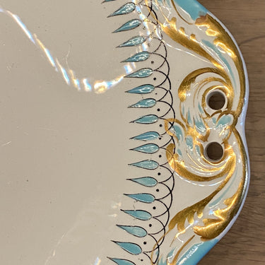 Dish on low foot - Wedgwood - decoration of azure blue hand-painted leaf garland on the edge