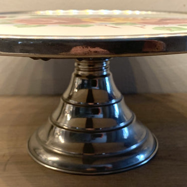 Taartschaal op chrome voet met aardewerk plateau gedecoreerd met rozen