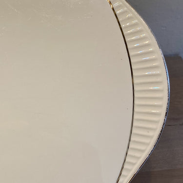 Pie dish / Cake dish / Tortenplatte / Kuchenplatte - on ball feet and with ears - Grünstadt Keramik - off-white with a g