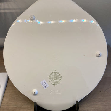 Pie dish / Cake dish / Tortenplatte / Kuchenplatte - on ball feet and with ears - Grünstadt Keramik - off-white with a g