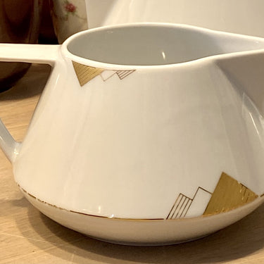 Milk jug - large model - Mitterteich Bavaria - white porcelain with gold-colored print of (striped) triangles