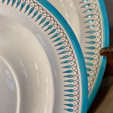 Underplate for terrine - oval - Wedgwood - decoration of azure blue hand-painted leaf garland on the edge