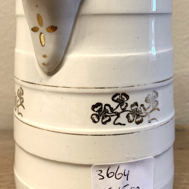 Reifenkrug - Nimy - Dekoration aus goldfarbenen Blumen