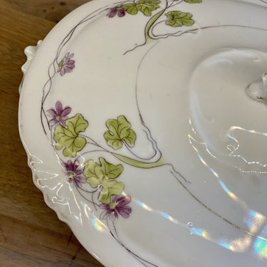 Porcelain tureen / covered dish - oval - Austria MZ - Art Nouveau floral decoration in green and lilac