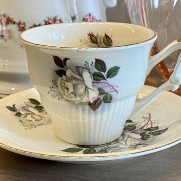 Tasse und Untertasse - Mosa (3 Bögen) - Modell RELIEF - Dekoration weiße Rosen mit goldenen Akzenten