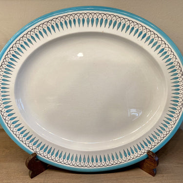 Schaal - ovaal - Wedgwood - decor van azuurblauwe handgeschilderde blaadjesguirlande aan de rand
