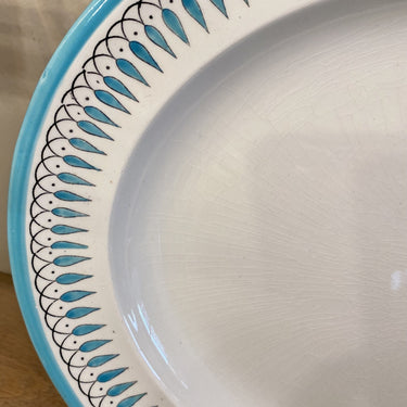 Bowl - oval - Wedgwood - decor of azure blue hand-painted leaf garland on the edge